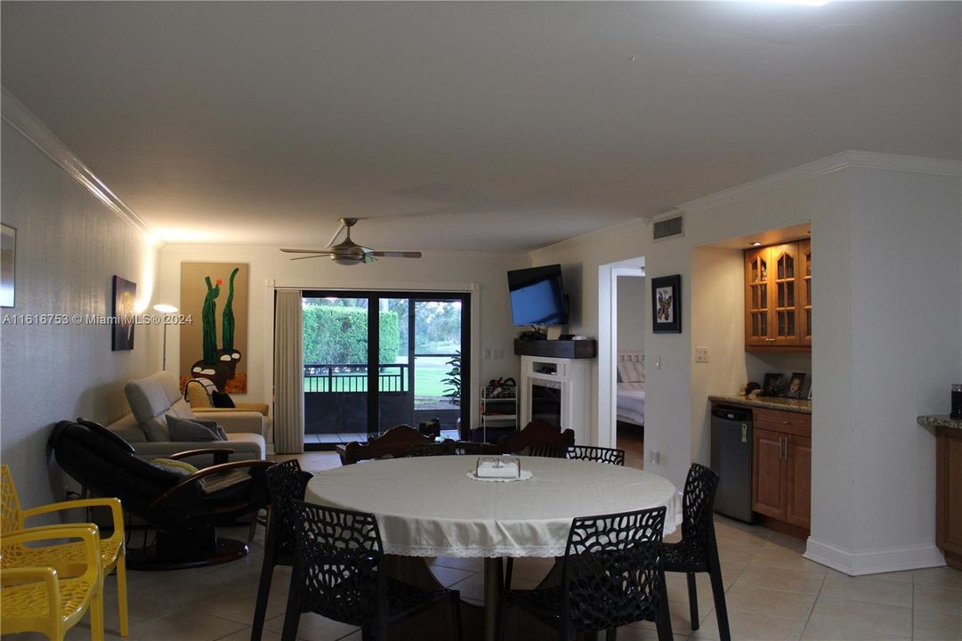 For Sale: $359,000 (2 beds, 2 baths, 1382 Square Feet)