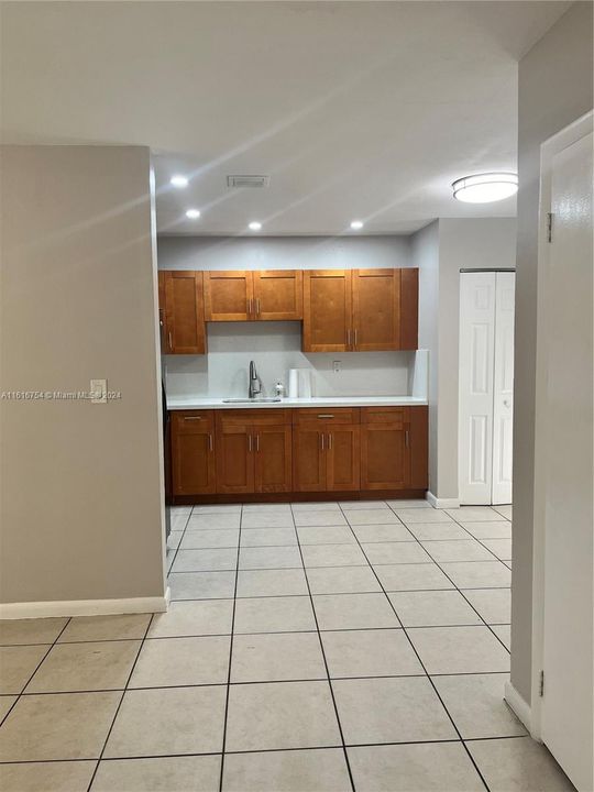 For Rent: $2,650 (3 beds, 1 baths, 1019 Square Feet)