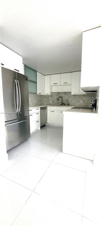 For Rent: $2,600 (2 beds, 2 baths, 1148 Square Feet)