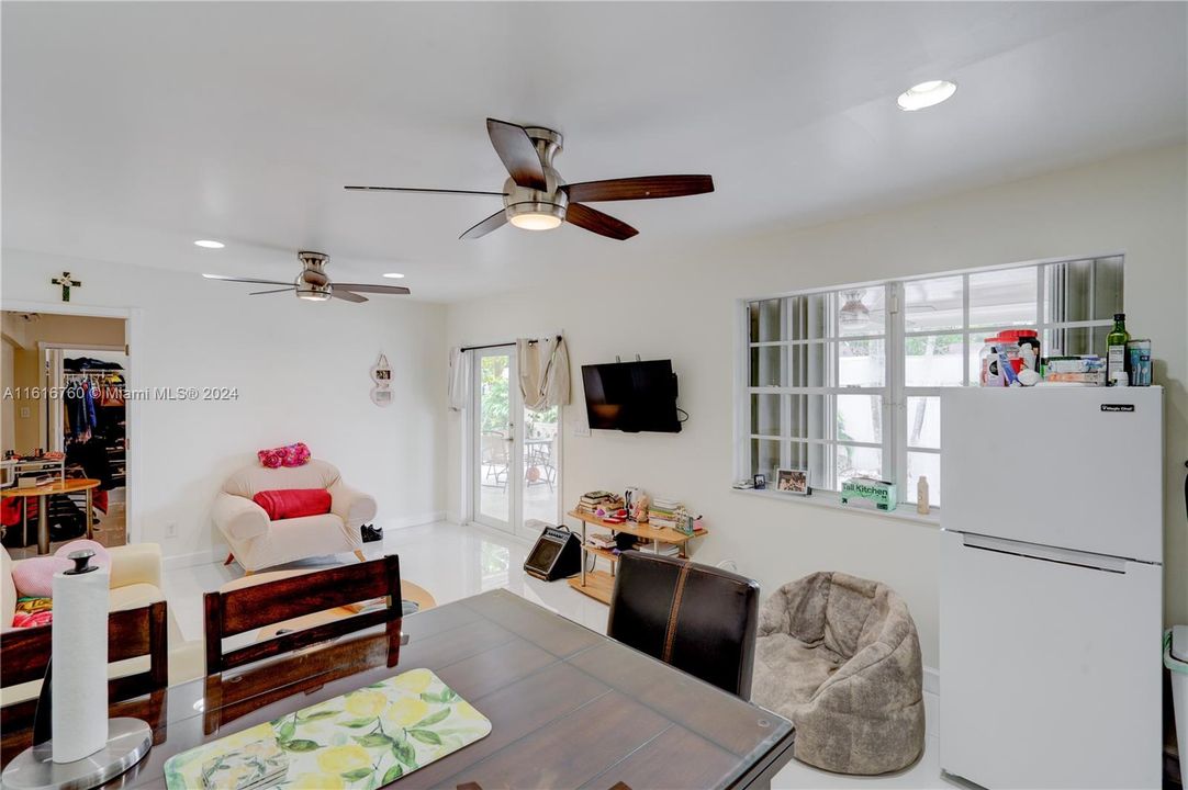 Active With Contract: $775,000 (3 beds, 2 baths, 1911 Square Feet)