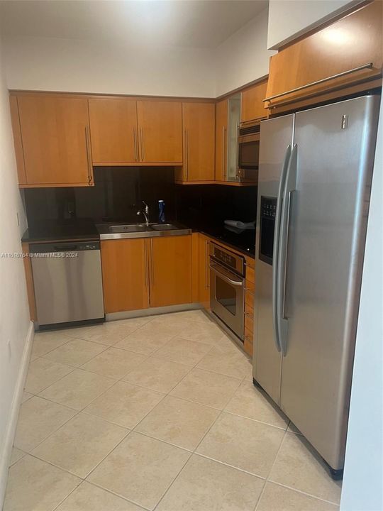 For Rent: $3,200 (1 beds, 1 baths, 683 Square Feet)