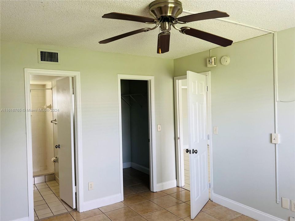 For Rent: $2,300 (2 beds, 2 baths, 870 Square Feet)