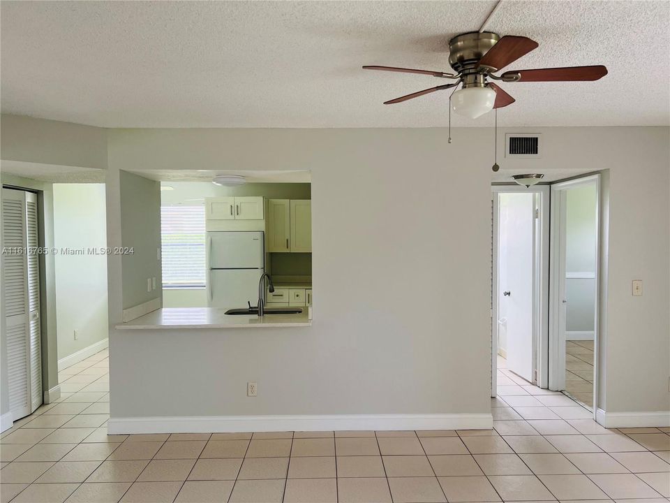 For Rent: $2,300 (2 beds, 2 baths, 870 Square Feet)