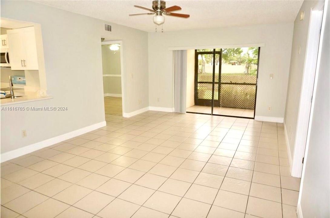 For Rent: $2,300 (2 beds, 2 baths, 870 Square Feet)