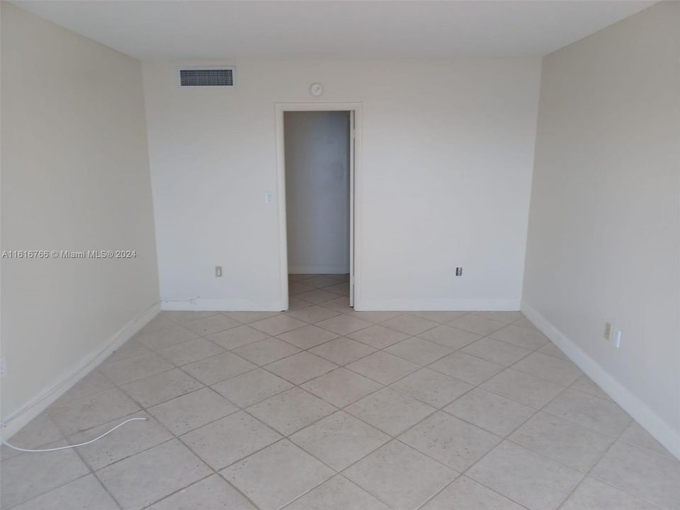 For Sale: $350,000 (2 beds, 2 baths, 1358 Square Feet)