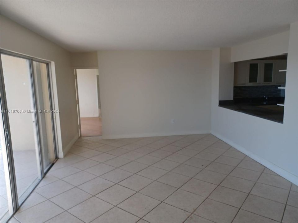 For Sale: $350,000 (2 beds, 2 baths, 1358 Square Feet)