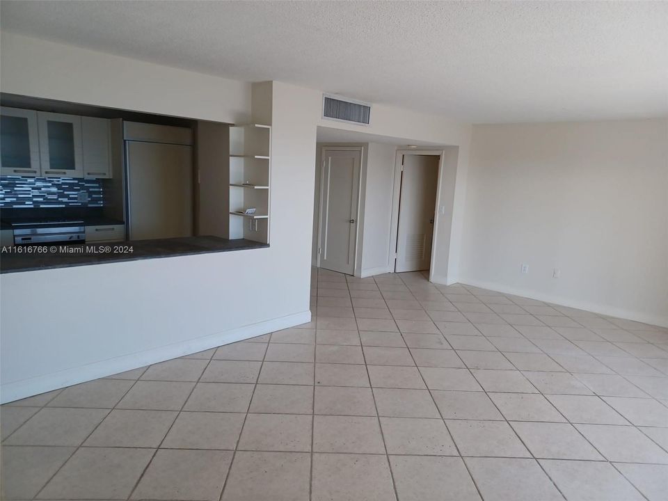 For Sale: $350,000 (2 beds, 2 baths, 1358 Square Feet)