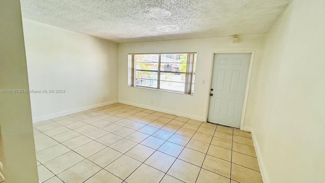 For Rent: $1,450 (1 beds, 1 baths, 480 Square Feet)