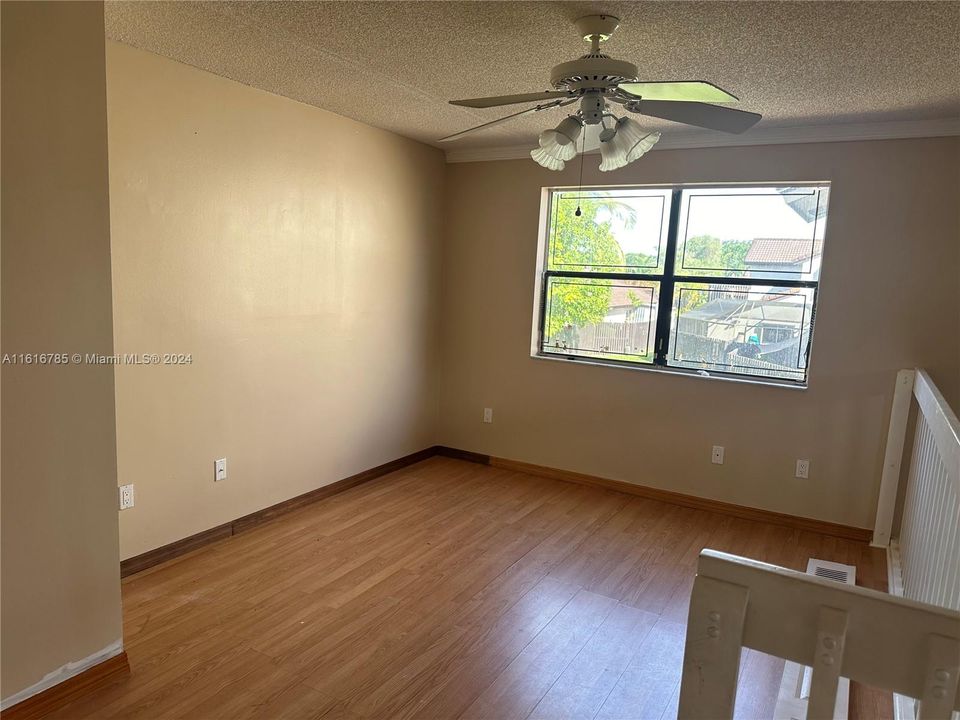 Recently Rented: $2,500 (3 beds, 2 baths, 1560 Square Feet)