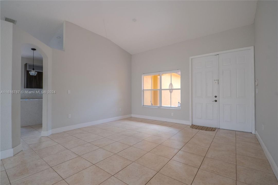 For Rent: $4,500 (4 beds, 2 baths, 1836 Square Feet)