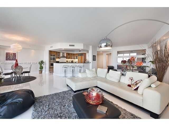 En Venta: $1,899,000 (3 camas, 3 baños, 3069 Pies cuadrados)