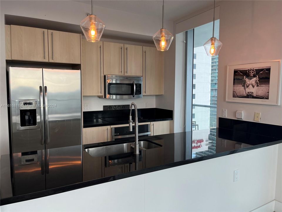 For Sale: $669,000 (2 beds, 2 baths, 1099 Square Feet)