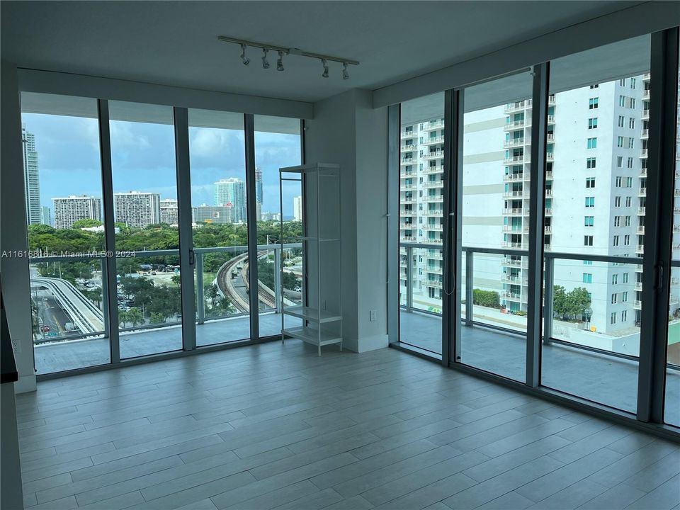 For Sale: $669,000 (2 beds, 2 baths, 1099 Square Feet)