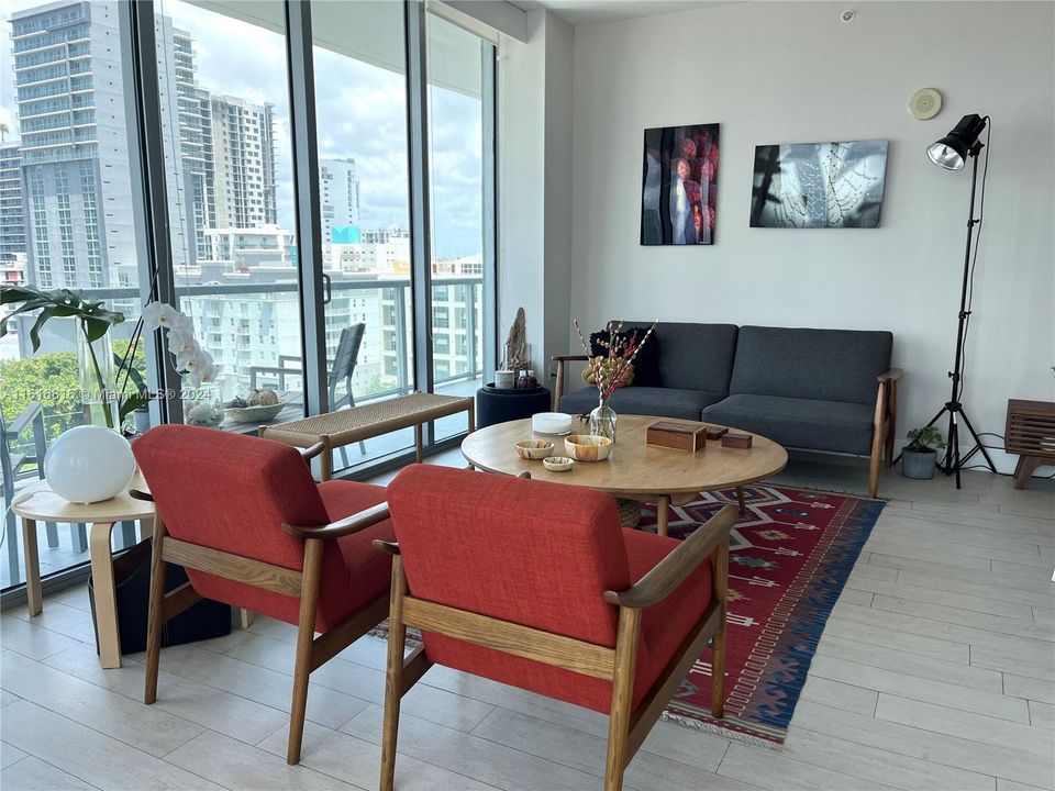 Recently Sold: $669,000 (2 beds, 2 baths, 1099 Square Feet)