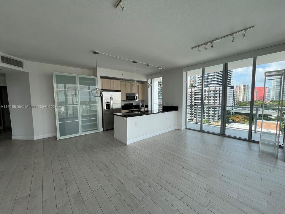 Recently Sold: $669,000 (2 beds, 2 baths, 1099 Square Feet)