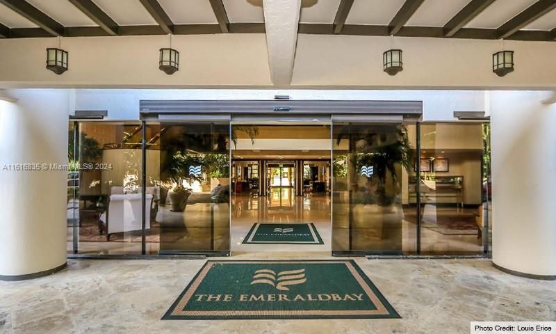 Emerald Bay Lobby entrance