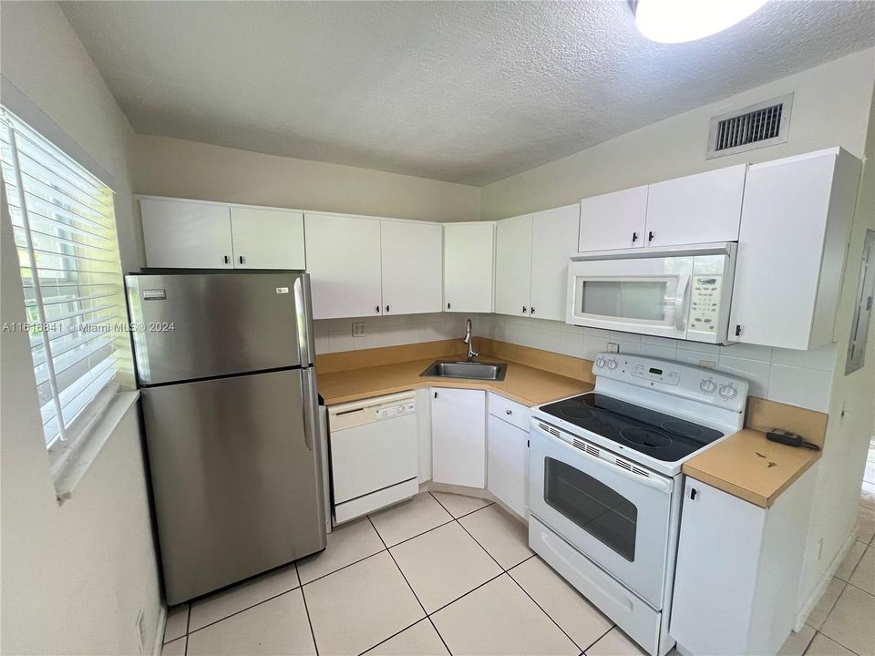 For Rent: $1,800 (2 beds, 1 baths, 600 Square Feet)