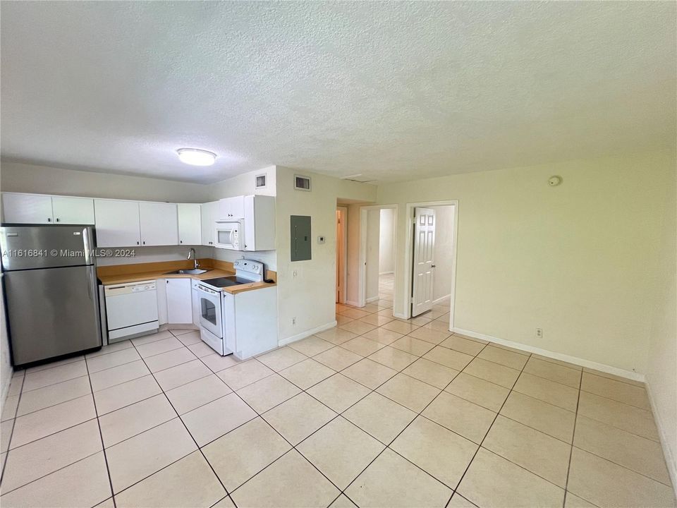 For Rent: $1,800 (2 beds, 1 baths, 600 Square Feet)