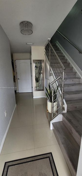 En Venta: $430,000 (3 camas, 2 baños, 1384 Pies cuadrados)