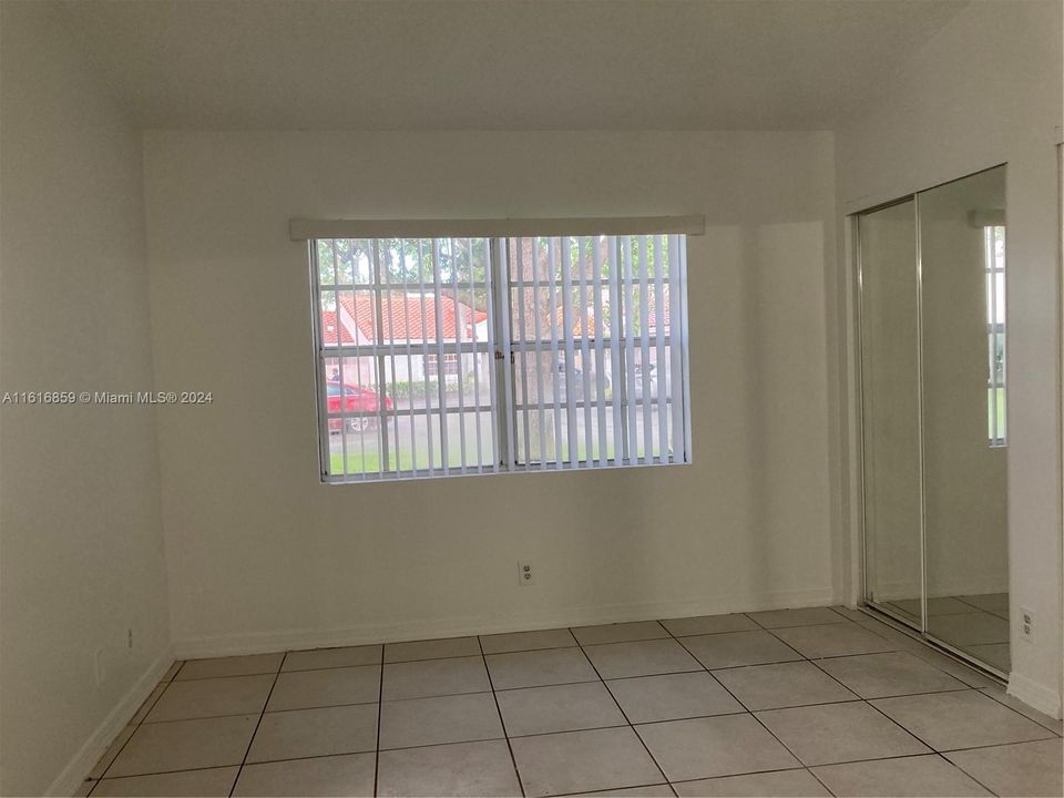 For Rent: $2,950 (2 beds, 2 baths, 957 Square Feet)