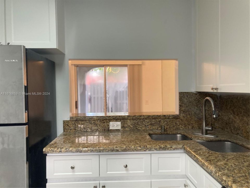 For Rent: $2,950 (2 beds, 2 baths, 957 Square Feet)