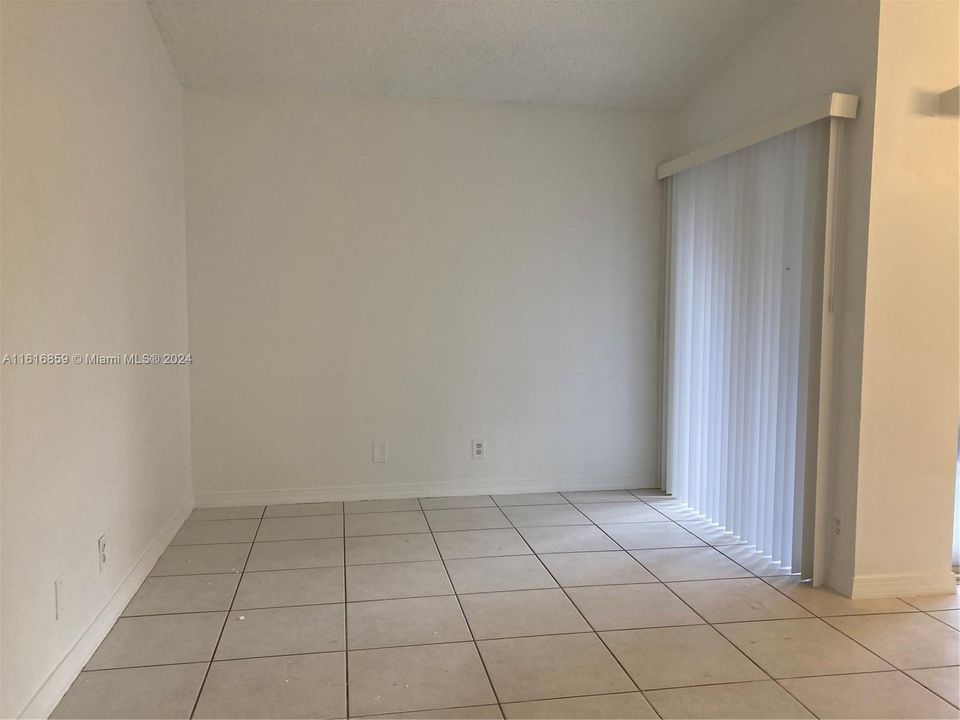 For Rent: $2,950 (2 beds, 2 baths, 957 Square Feet)