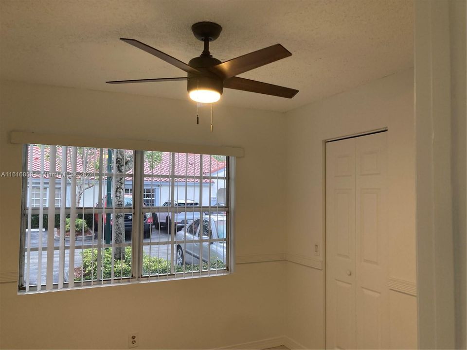 For Rent: $2,950 (2 beds, 2 baths, 957 Square Feet)