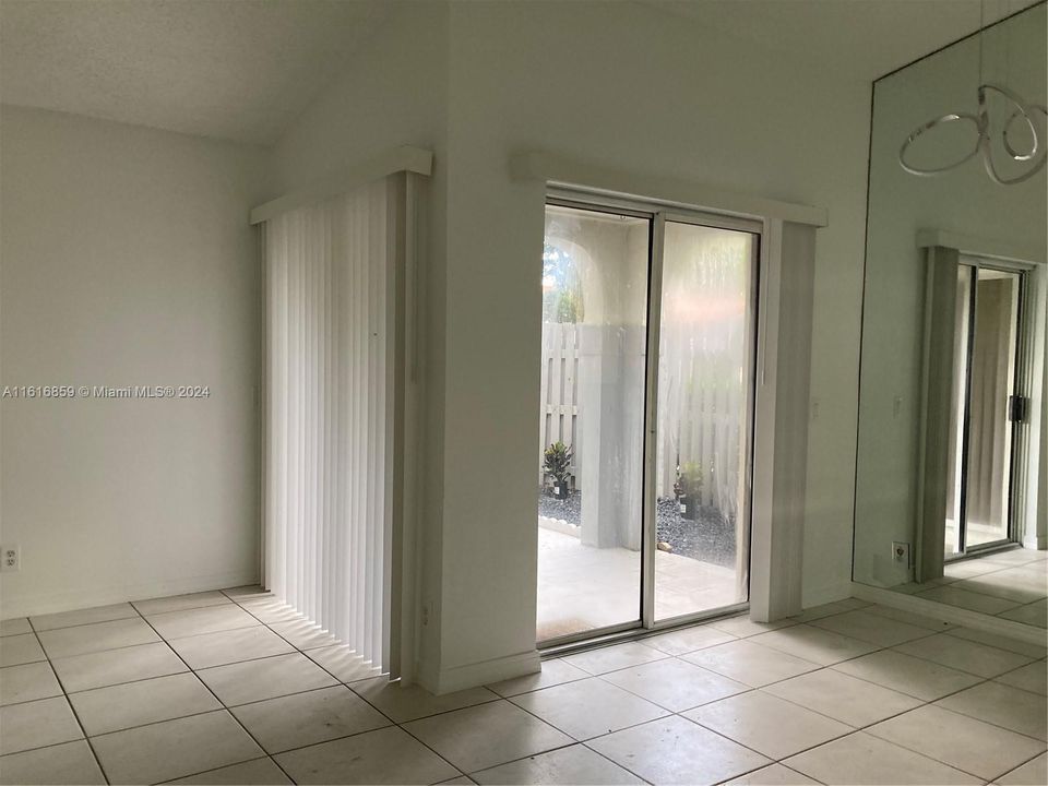 For Rent: $2,950 (2 beds, 2 baths, 957 Square Feet)