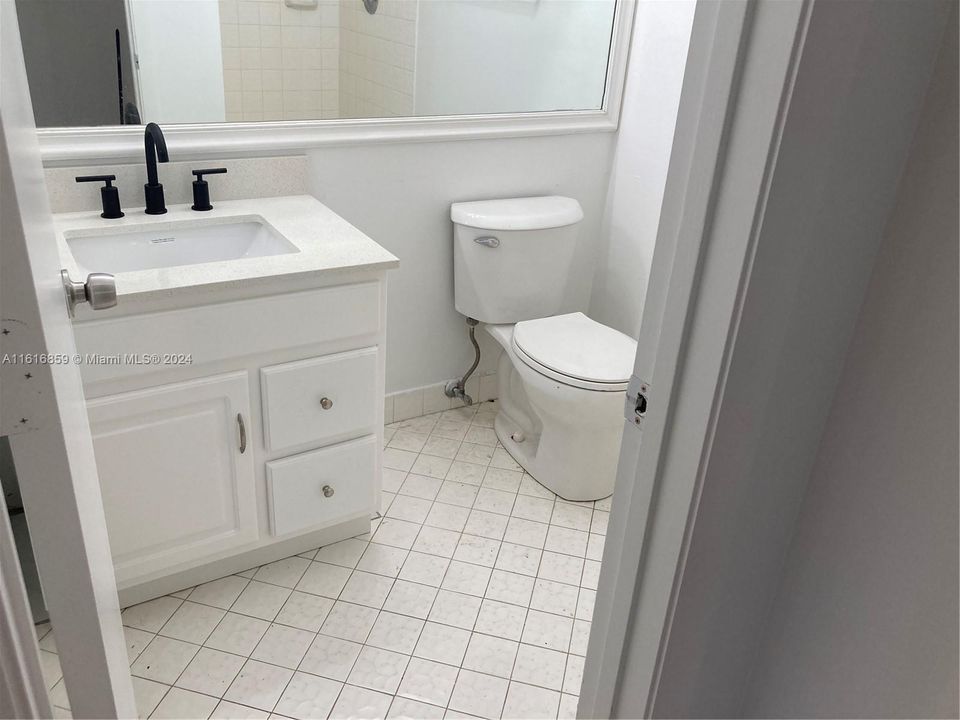 For Rent: $2,950 (2 beds, 2 baths, 957 Square Feet)