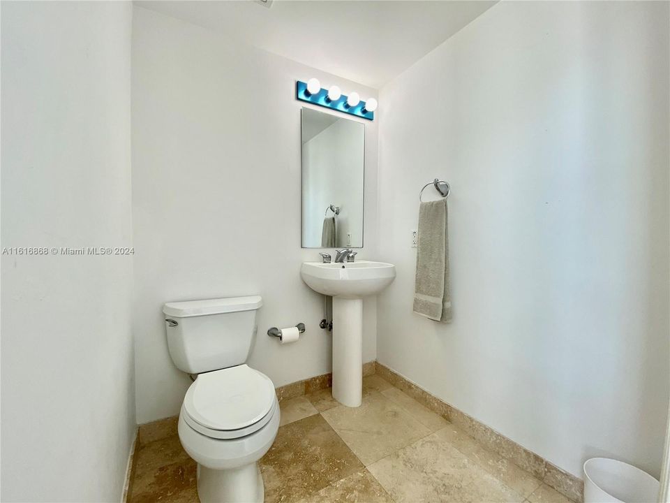 Recently Rented: $2,500 (1 beds, 1 baths, 750 Square Feet)