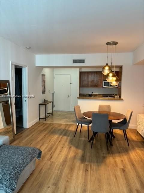 For Rent: $3,250 (2 beds, 2 baths, 1081 Square Feet)