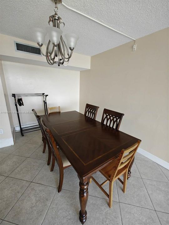 For Sale: $400,000 (2 beds, 2 baths, 1150 Square Feet)