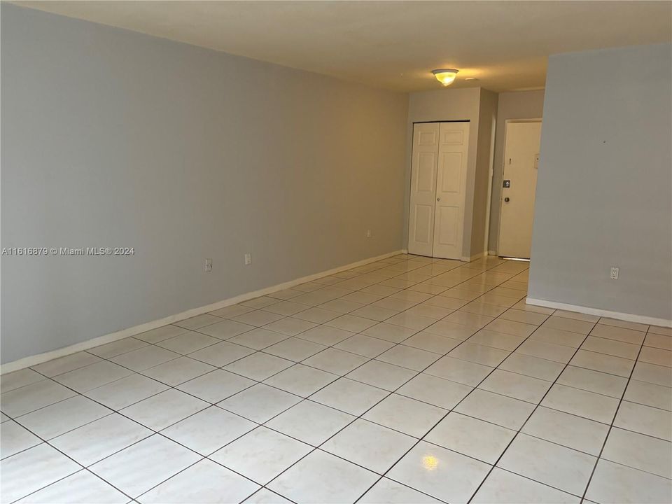 For Rent: $1,750 (1 beds, 1 baths, 707 Square Feet)