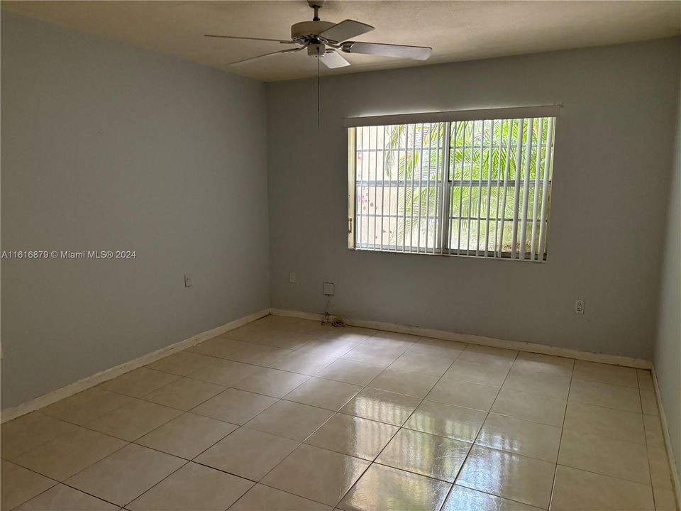 For Rent: $1,750 (1 beds, 1 baths, 707 Square Feet)