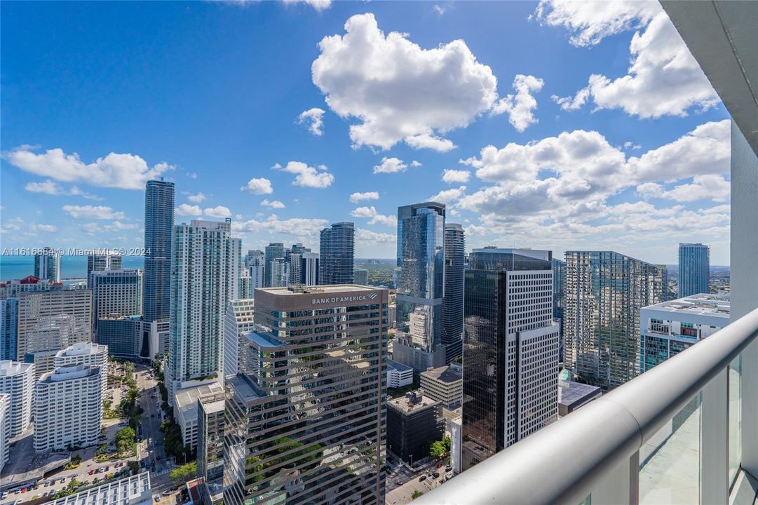 For Sale: $715,000 (1 beds, 1 baths, 984 Square Feet)