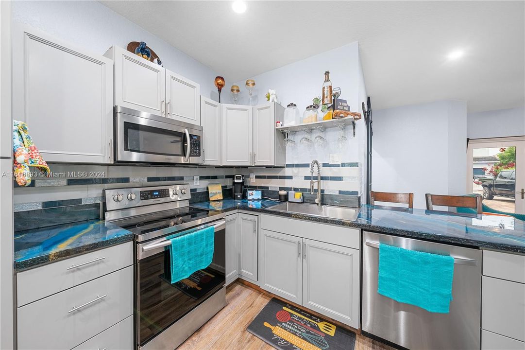 For Sale: $415,000 (3 beds, 2 baths, 1580 Square Feet)