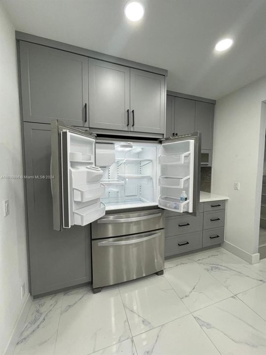 For Sale: $439,000 (2 beds, 1 baths, 1110 Square Feet)