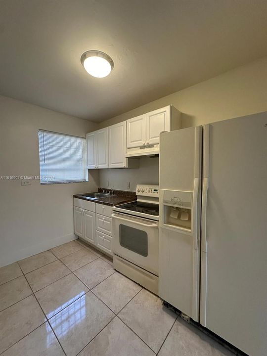 For Rent: $1,800 (1 beds, 1 baths, 1953 Square Feet)
