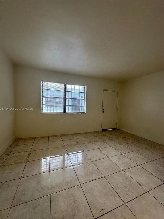 For Rent: $1,800 (1 beds, 1 baths, 1953 Square Feet)