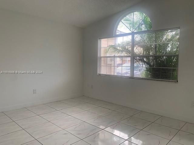For Rent: $3,300 (4 beds, 2 baths, 1438 Square Feet)