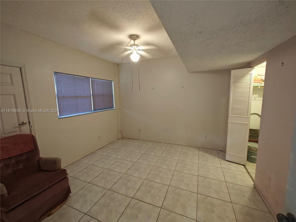 For Sale: $329,000 (2 beds, 2 baths, 1070 Square Feet)