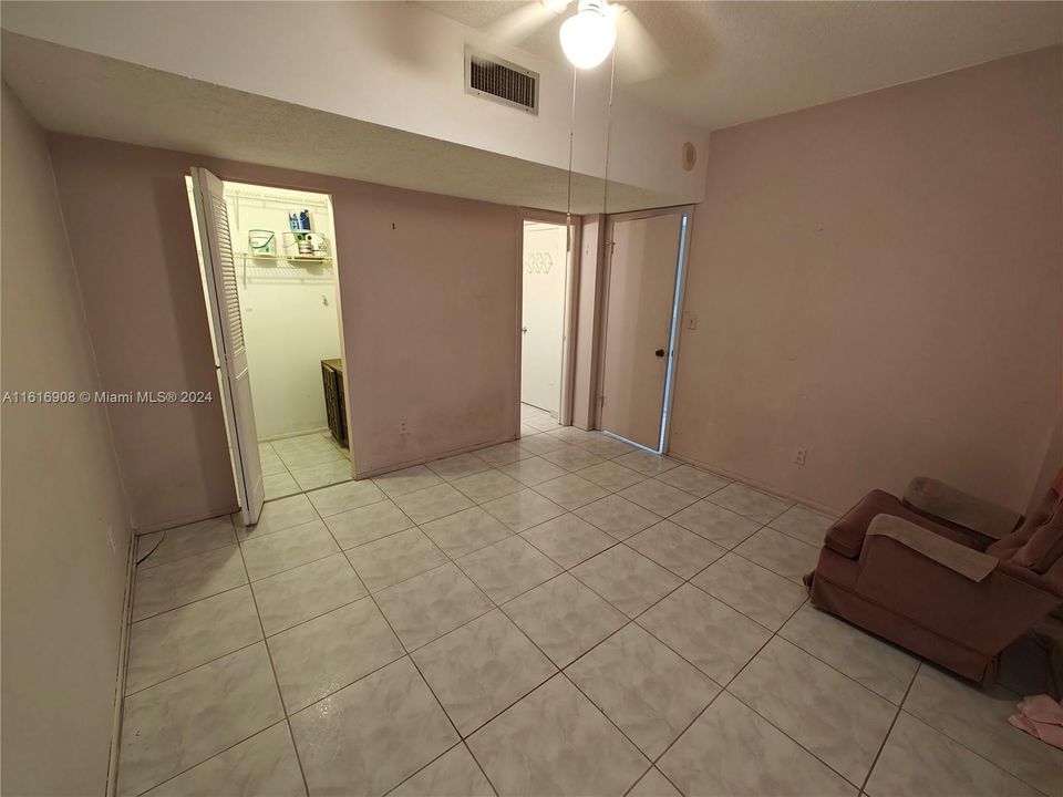 For Sale: $329,000 (2 beds, 2 baths, 1070 Square Feet)