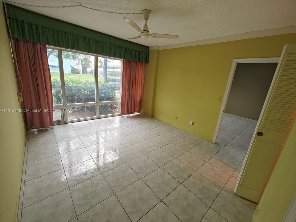 For Sale: $329,000 (2 beds, 2 baths, 1070 Square Feet)