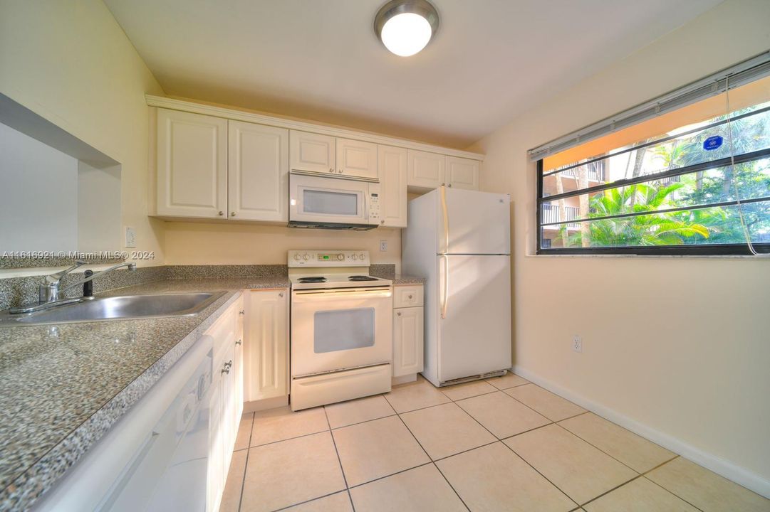 Recently Rented: $1,900 (1 beds, 1 baths, 787 Square Feet)