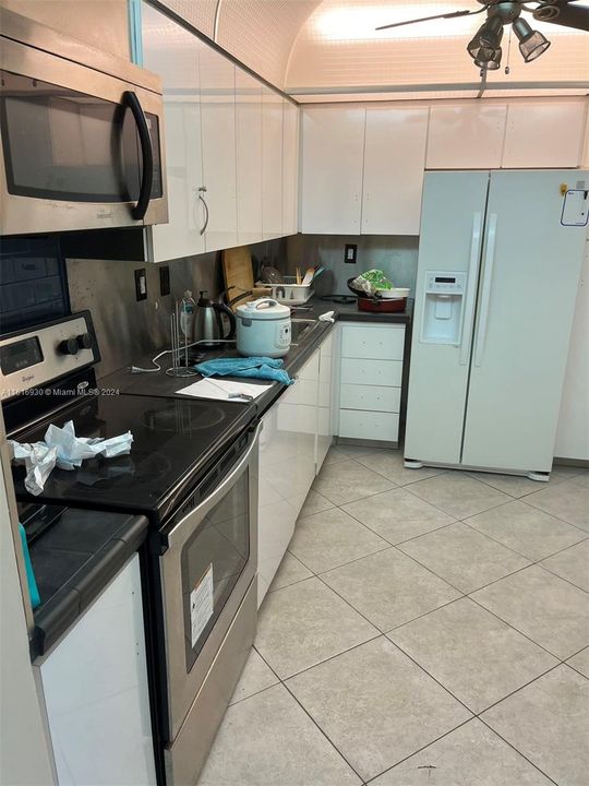 For Rent: $2,750 (2 beds, 2 baths, 1150 Square Feet)