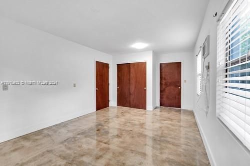 For Sale: $650,000 (1 beds, 1 baths, 957 Square Feet)