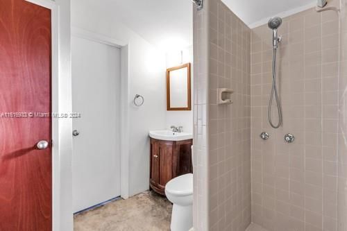 For Sale: $650,000 (1 beds, 1 baths, 957 Square Feet)