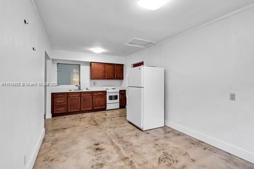 For Sale: $650,000 (1 beds, 1 baths, 957 Square Feet)