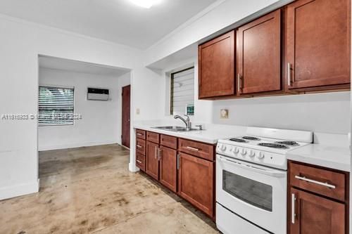 For Sale: $650,000 (1 beds, 1 baths, 957 Square Feet)