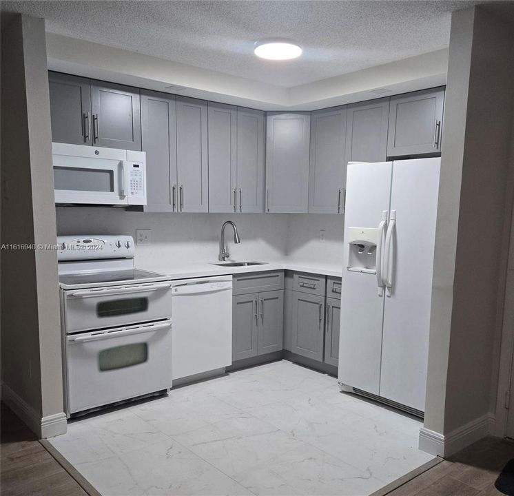 For Rent: $2,000 (2 beds, 2 baths, 827 Square Feet)